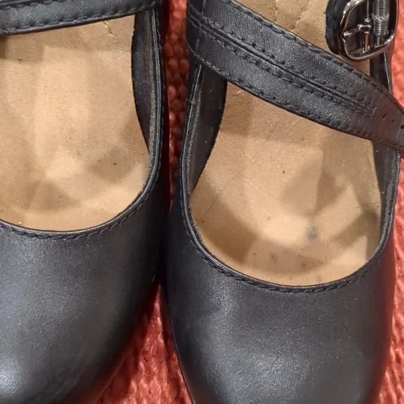 Clarks Leather Black Mary Jane Heels - Picture 10 of 10
